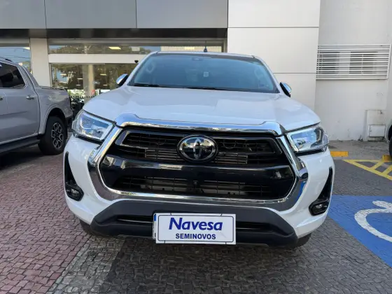 TOYOTA HILUX 2.8 D-4D TURBO DIESEL CD SRX 4X4 AUTOMÁTICO