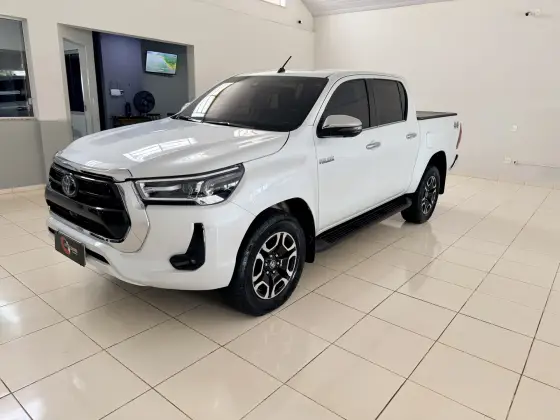 TOYOTA HILUX 2.8 D-4D TURBO DIESEL CD SRX 4X4 AUTOMÁTICO TOYOTA HILUX 2.8 D-4D TURBO DIESEL CD SRX 4X4 AUTOMÁTICO