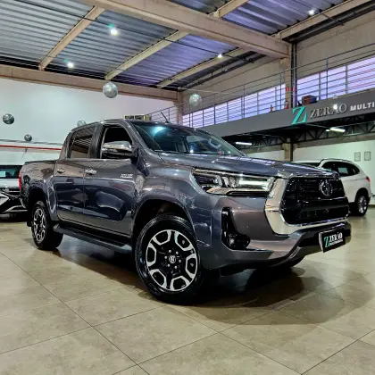 TOYOTA HILUX 2.8 D-4D TURBO DIESEL CD SRX 4X4 AUTOMÁTICO TOYOTA HILUX 2.8 D-4D TURBO DIESEL CD SRX 4X4 AUTOMÁTICO