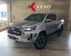 TOYOTA HILUX 2.8 D-4D TURBO DIESEL CD SRX PLUS 4X4 AUTOMÁTICO TOYOTA HILUX 2.8 D-4D TURBO DIESEL CD SRX PLUS 4X4 AUTOMÁTICO