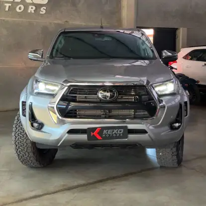 TOYOTA-HILUX-2023