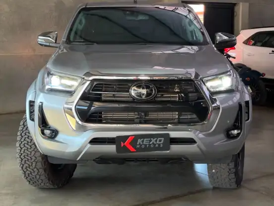 TOYOTA-HILUX-2.8 D-4D TURBO DIESEL CD SRX PLUS 4X4 AUTOMÁTICO TOYOTA-HILUX-2023