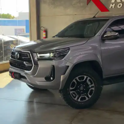 TOYOTA-HILUX-2023