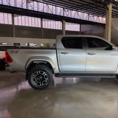 TOYOTA-HILUX-2023