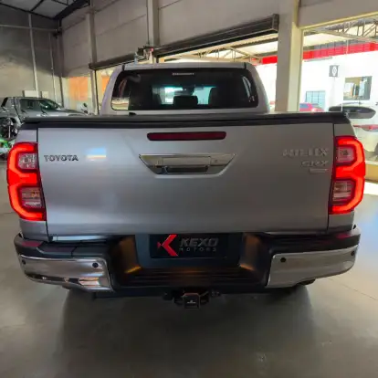 TOYOTA-HILUX-2023