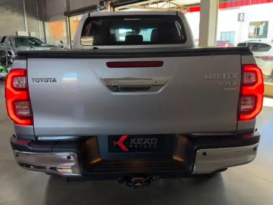 TOYOTA-HILUX-2.8 D-4D TURBO DIESEL CD SRX PLUS 4X4 AUTOMÁTICO TOYOTA-HILUX-2023