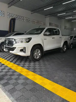 TOYOTA-HILUX-2019