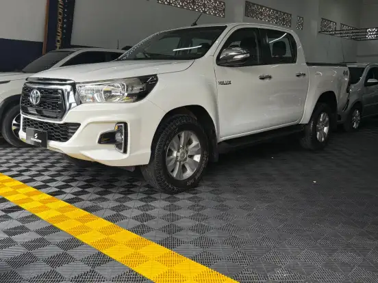 TOYOTA-HILUX-2.8 SR 4X4 CD 16V DIESEL 4P AUTOMÁTICO TOYOTA-HILUX-2019