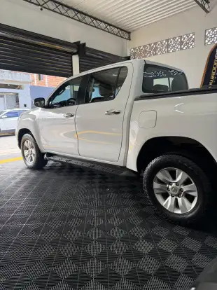 TOYOTA-HILUX-2019