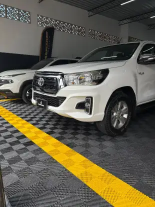 TOYOTA-HILUX-2019