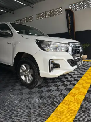 TOYOTA-HILUX-2019