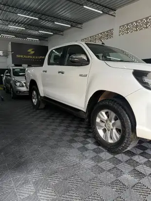 TOYOTA-HILUX-2019
