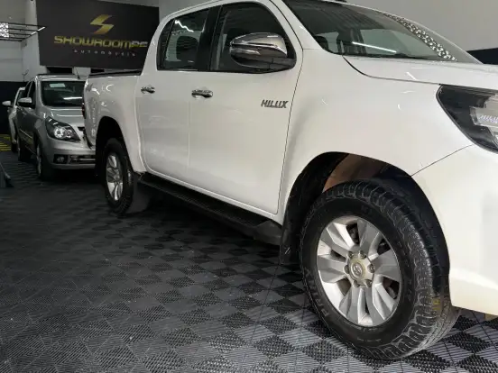 TOYOTA-HILUX-2.8 SR 4X4 CD 16V DIESEL 4P AUTOMÁTICO TOYOTA-HILUX-2019
