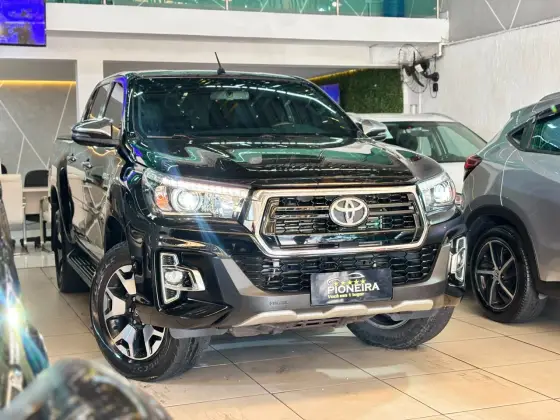 TOYOTA HILUX 2.8 SRX 4X4 CD 16V DIESEL 4P AUTOMÁTICO TOYOTA HILUX 2.8 SRX 4X4 CD 16V DIESEL 4P AUTOMÁTICO