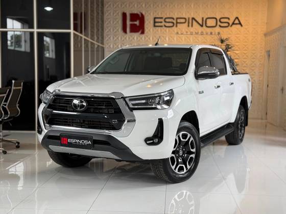 TOYOTA HILUX 2.8 D-4D TURBO DIESEL CD SRX 4X4 AUTOMÁTICO