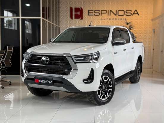 TOYOTA-HILUX-2.8 D-4D TURBO DIESEL CD SRX 4X4 AUTOMÁTICO TOYOTA-HILUX-2023