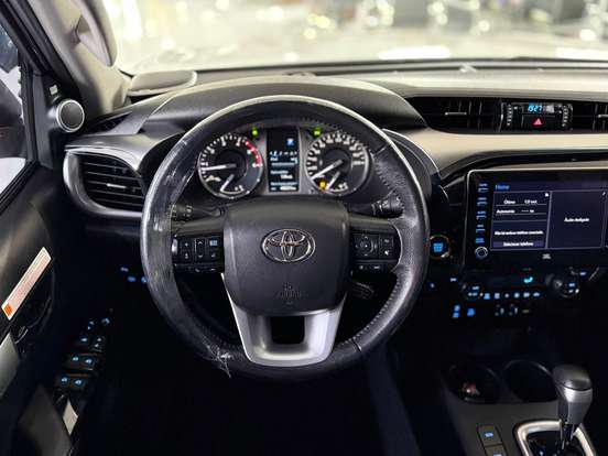 TOYOTA-HILUX-2023