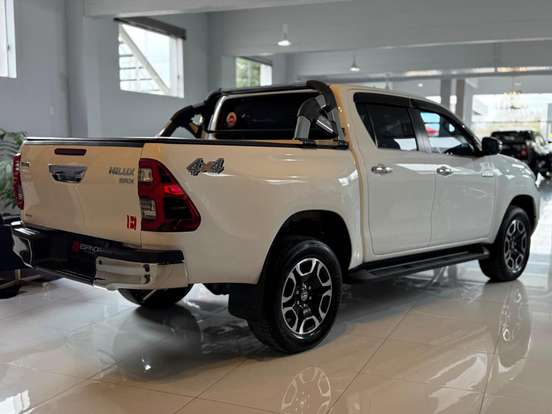 TOYOTA-HILUX-2023