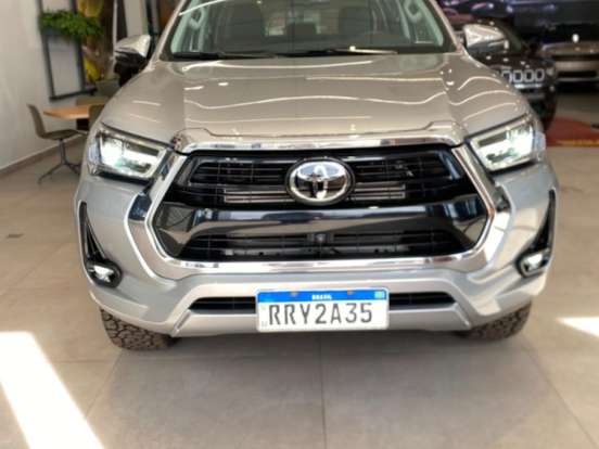 TOYOTA-HILUX-2.8 D-4D TURBO DIESEL CD SRX 4X4 AUTOMÁTICO TOYOTA-HILUX-2023