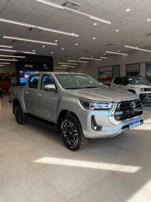 TOYOTA-HILUX-2.8 D-4D TURBO DIESEL CD SRX 4X4 AUTOMÁTICO TOYOTA-HILUX-2023