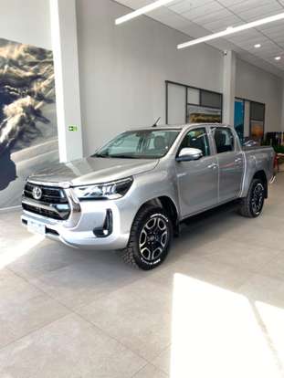 TOYOTA-HILUX-2023