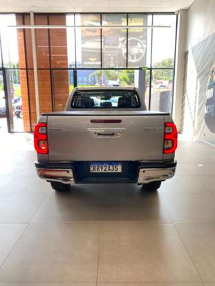 TOYOTA-HILUX-2.8 D-4D TURBO DIESEL CD SRX 4X4 AUTOMÁTICO TOYOTA-HILUX-2023