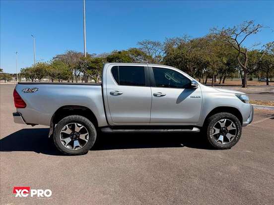 TOYOTA-HILUX-2.8 SRV 4X4 CD 16V DIESEL 4P AUTOMÁTICO TOYOTA-HILUX-2017