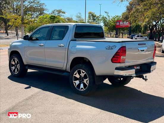 TOYOTA-HILUX-2.8 SRV 4X4 CD 16V DIESEL 4P AUTOMÁTICO TOYOTA-HILUX-2017
