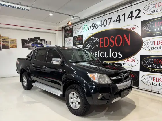 TOYOTA HILUX 3.0 SRV 4X4 CD 16V TURBO INTERCOOLER DIESEL 4P AUTOMÁTICO TOYOTA HILUX 3.0 SRV 4X4 CD 16V TURBO INTERCOOLER DIESEL 4P AUTOMÁTICO