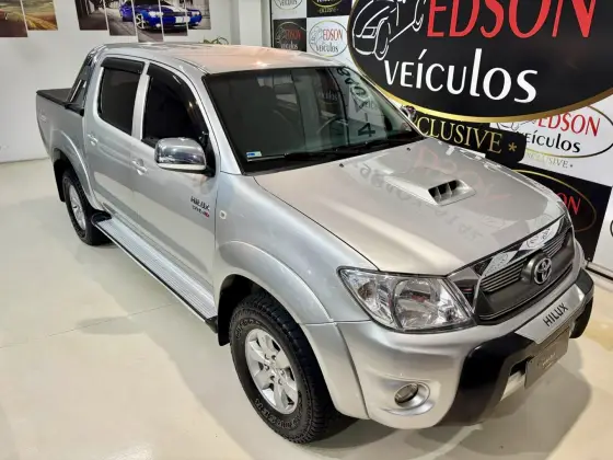 TOYOTA HILUX 3.0 SRV 4X4 CD 16V TURBO INTERCOOLER DIESEL 4P AUTOMÁTICO TOYOTA HILUX 3.0 SRV 4X4 CD 16V TURBO INTERCOOLER DIESEL 4P AUTOMÁTICO