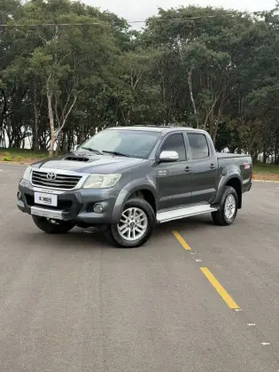 TOYOTA HILUX 3.0 SRV 4X4 CD 16V TURBO INTERCOOLER DIESEL 4P AUTOMÁTICO TOYOTA HILUX 3.0 SRV 4X4 CD 16V TURBO INTERCOOLER DIESEL 4P AUTOMÁTICO
