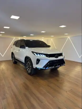 TOYOTA-HILUX SW4-2025