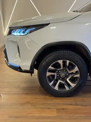 TOYOTA-HILUX SW4-2025