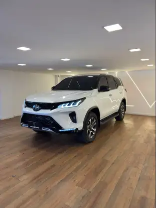TOYOTA-HILUX SW4-2025