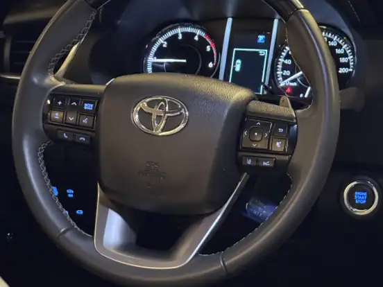 TOYOTA-HILUX SW4-2.8 D-4D TURBO DIESEL DIAMOND 7L 4X4 AUTOMÁTICO TOYOTA-HILUX SW4-2025