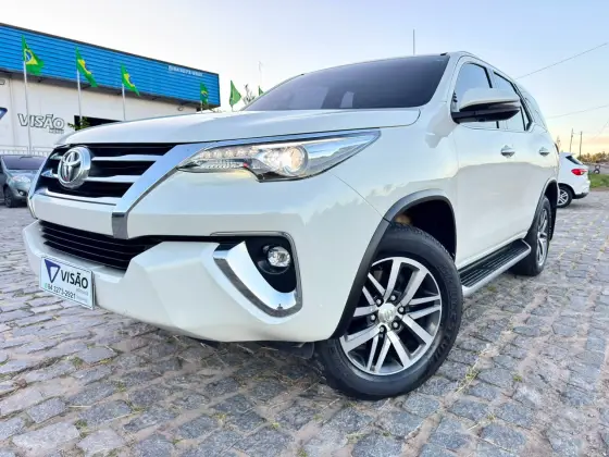 TOYOTA HILUX SW4 2.8 SRX 4X4 7 LUGARES 16V TURBO INTERCOOLER DIESEL 4P AUTOMÁTICO TOYOTA HILUX SW4 2.8 SRX 4X4 7 LUGARES 16V TURBO INTERCOOLER DIESEL 4P AUTOMÁTICO