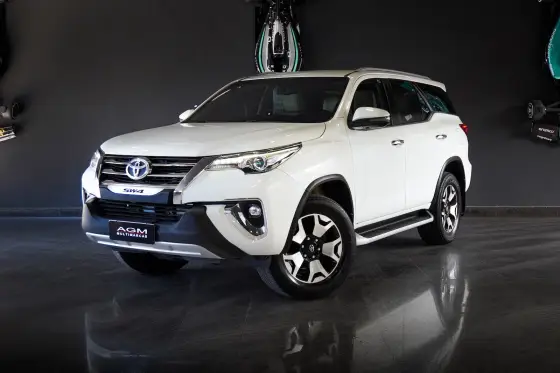 TOYOTA HILUX SW4 2.8 SRX DIAMOND 4X4 7 LUGARES 16V TURBO INTERCOOLER DIESEL 4P AUTOMÁTICO TOYOTA HILUX SW4 2.8 SRX DIAMOND 4X4 7 LUGARES 16V TURBO INTERCOOLER DIESEL 4P AUTOMÁTICO