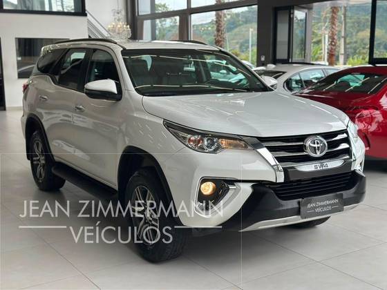 TOYOTA HILUX SW4 2.7 SRV 7 LUGARES 4X2 16V FLEX 4P AUTOMÁTICO