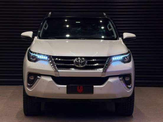 TOYOTA-HILUX SW4-2.8 SRX 4X4 16V TURBO INTERCOOLER DIESEL 4P AUTOMÁTICO TOYOTA-HILUX SW4-2019