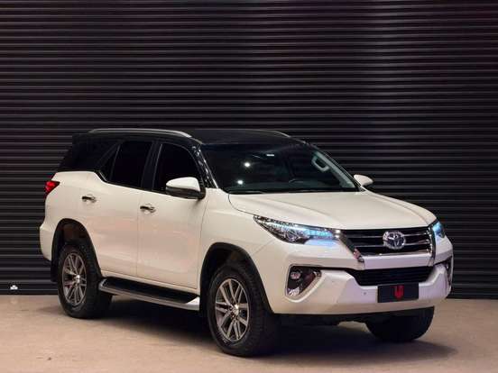TOYOTA-HILUX SW4-2.8 SRX 4X4 16V TURBO INTERCOOLER DIESEL 4P AUTOMÁTICO TOYOTA-HILUX SW4-2019