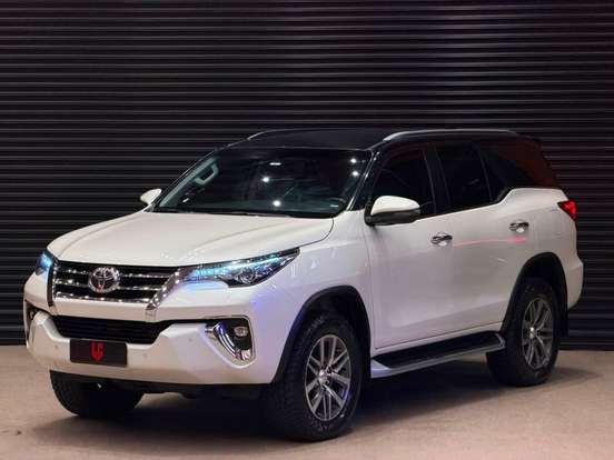TOYOTA-HILUX SW4-2.8 SRX 4X4 16V TURBO INTERCOOLER DIESEL 4P AUTOMÁTICO TOYOTA-HILUX SW4-2019