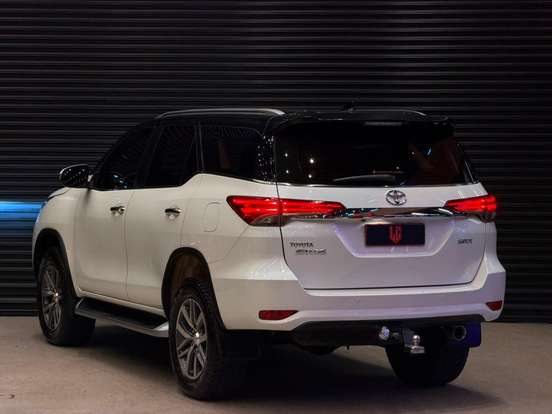 TOYOTA-HILUX SW4-2.8 SRX 4X4 16V TURBO INTERCOOLER DIESEL 4P AUTOMÁTICO TOYOTA-HILUX SW4-2019