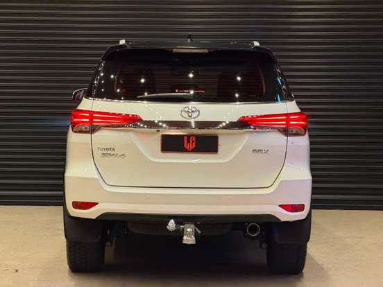 TOYOTA-HILUX SW4-2.8 SRX 4X4 16V TURBO INTERCOOLER DIESEL 4P AUTOMÁTICO TOYOTA-HILUX SW4-2019