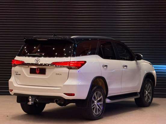 TOYOTA-HILUX SW4-2019