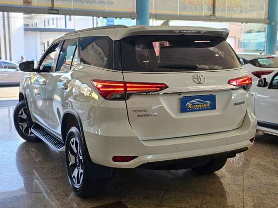 TOYOTA-HILUX SW4-2.8 SRX DIAMOND 4X4 7 LUGARES 16V TURBO INTERCOOLER DIESEL 4P AUTOMÁTICO TOYOTA-HILUX SW4-2018