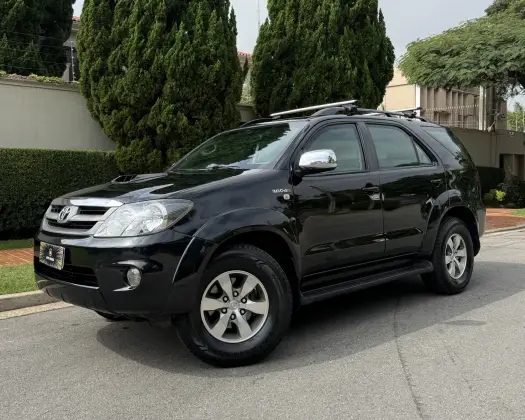 TOYOTA HILUX SW4 3.0 SRV 4X4 16V TURBO INTERCOOLER DIESEL 4P AUTOMÁTICO TOYOTA HILUX SW4 3.0 SRV 4X4 16V TURBO INTERCOOLER DIESEL 4P AUTOMÁTICO
