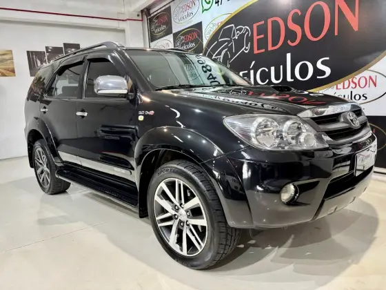 TOYOTA HILUX SW4 3.0 SRV 4X4 16V TURBO INTERCOOLER DIESEL 4P AUTOMÁTICO TOYOTA HILUX SW4 3.0 SRV 4X4 16V TURBO INTERCOOLER DIESEL 4P AUTOMÁTICO