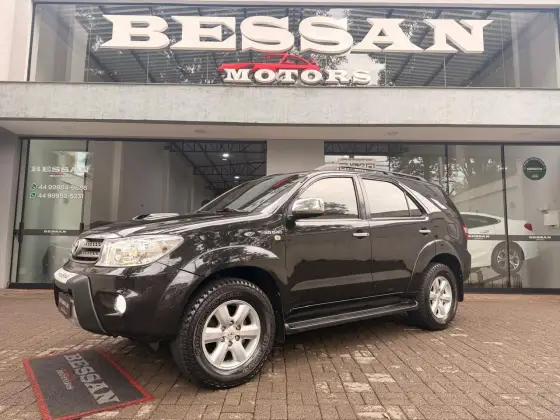 TOYOTA HILUX SW4 3.0 SRV 4X4 7 LUGARES 16V TURBO INTERCOOLER DIESEL 4P AUTOMÁTICO TOYOTA HILUX SW4 3.0 SRV 4X4 7 LUGARES 16V TURBO INTERCOOLER DIESEL 4P AUTOMÁTICO