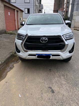 TOYOTA HILUX 2.8 D-4D TURBO DIESEL CD SRX 4X4 AUTOMÁTICO