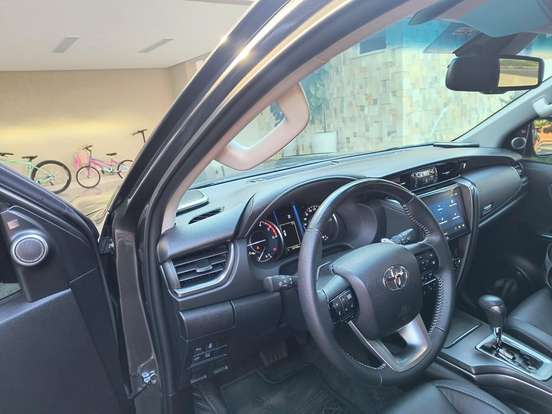 TOYOTA-HILUX SW4-2.8 D-4D TURBO DIESEL SRX PLATINUM 7L 4X4 AUTOMÁTICO TOYOTA-HILUX SW4-2024